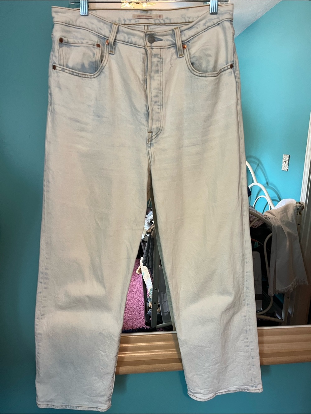 Levi's Women's Ribcage Straight Jeans in Light blue